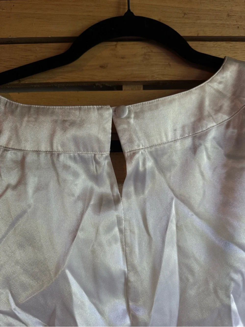 Vintage Silky Sag Harbor Satin Scoop-Neck Top in Cream - Picture 6 of 6